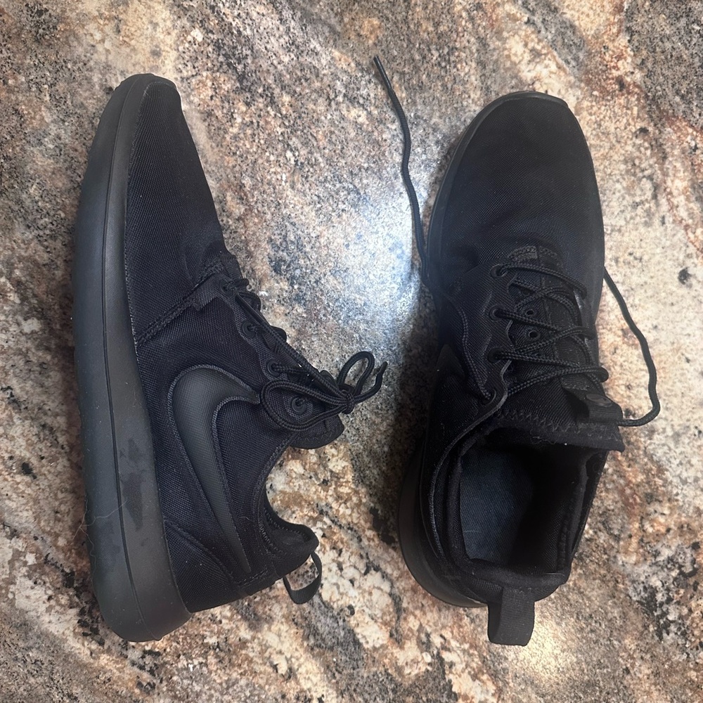 Nike Roshe 2 Black on Black Sneakers